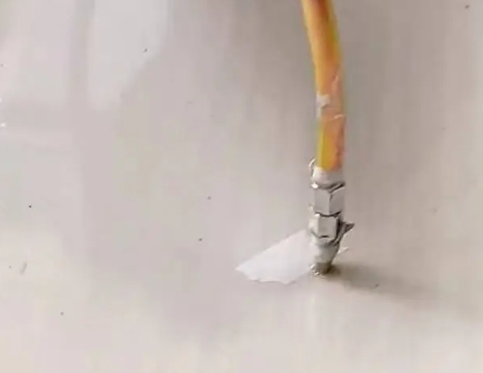 南澳瓷砖空鼓维修公司专业解答在瓷砖铺贴过程中，如果使用的砂料过粗（如全部使用了粗砂），可能会导致以下问题