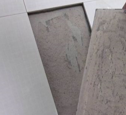 南澳瓷砖空鼓维修公司分享瓷砖铺贴时如果打浆（即涂抹在瓷砖背面和基层上的砂浆或瓷砖胶）过少，会带来以下问题